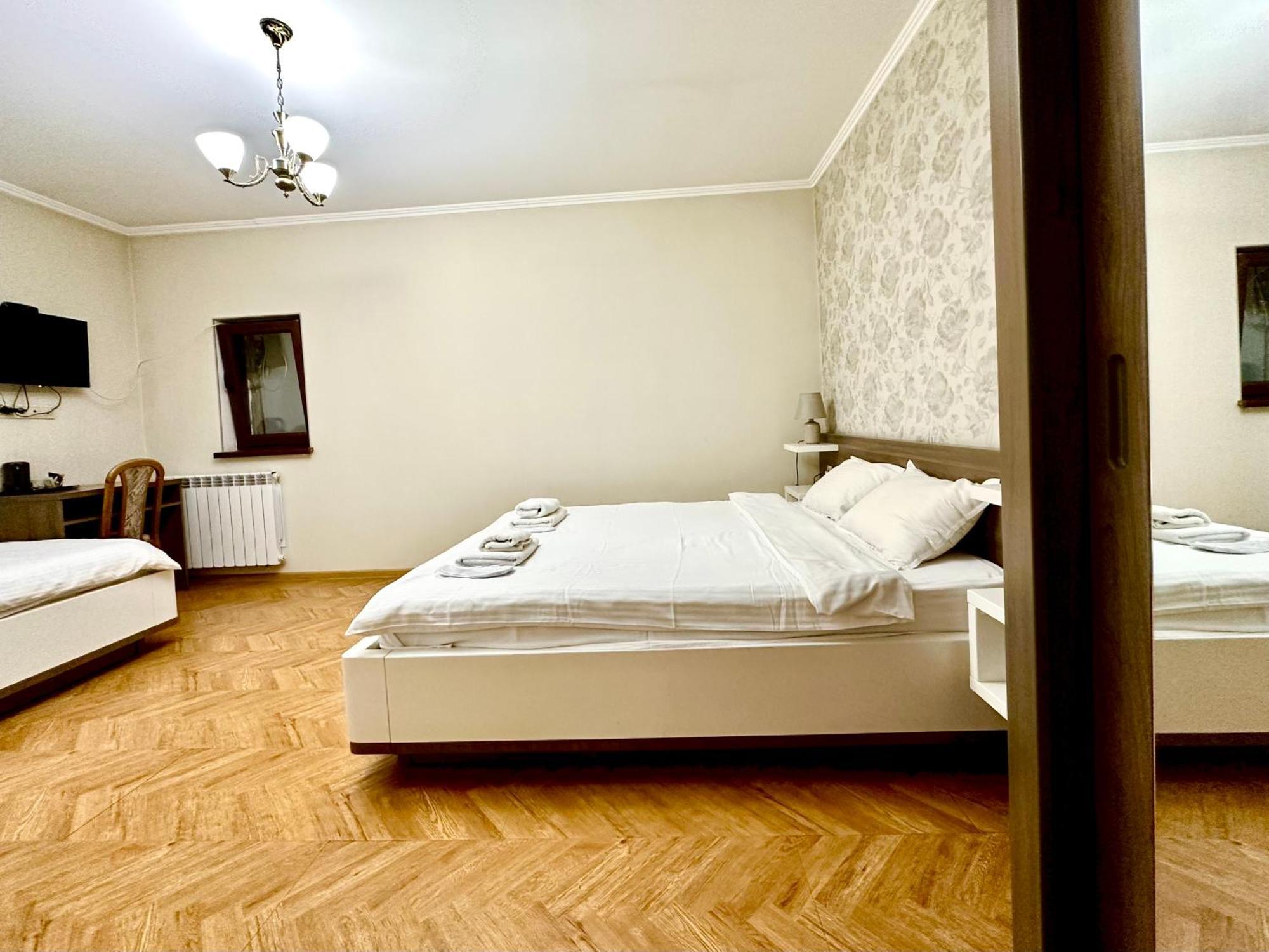 Hotel Four Brothers Tbilisi Bagian luar foto