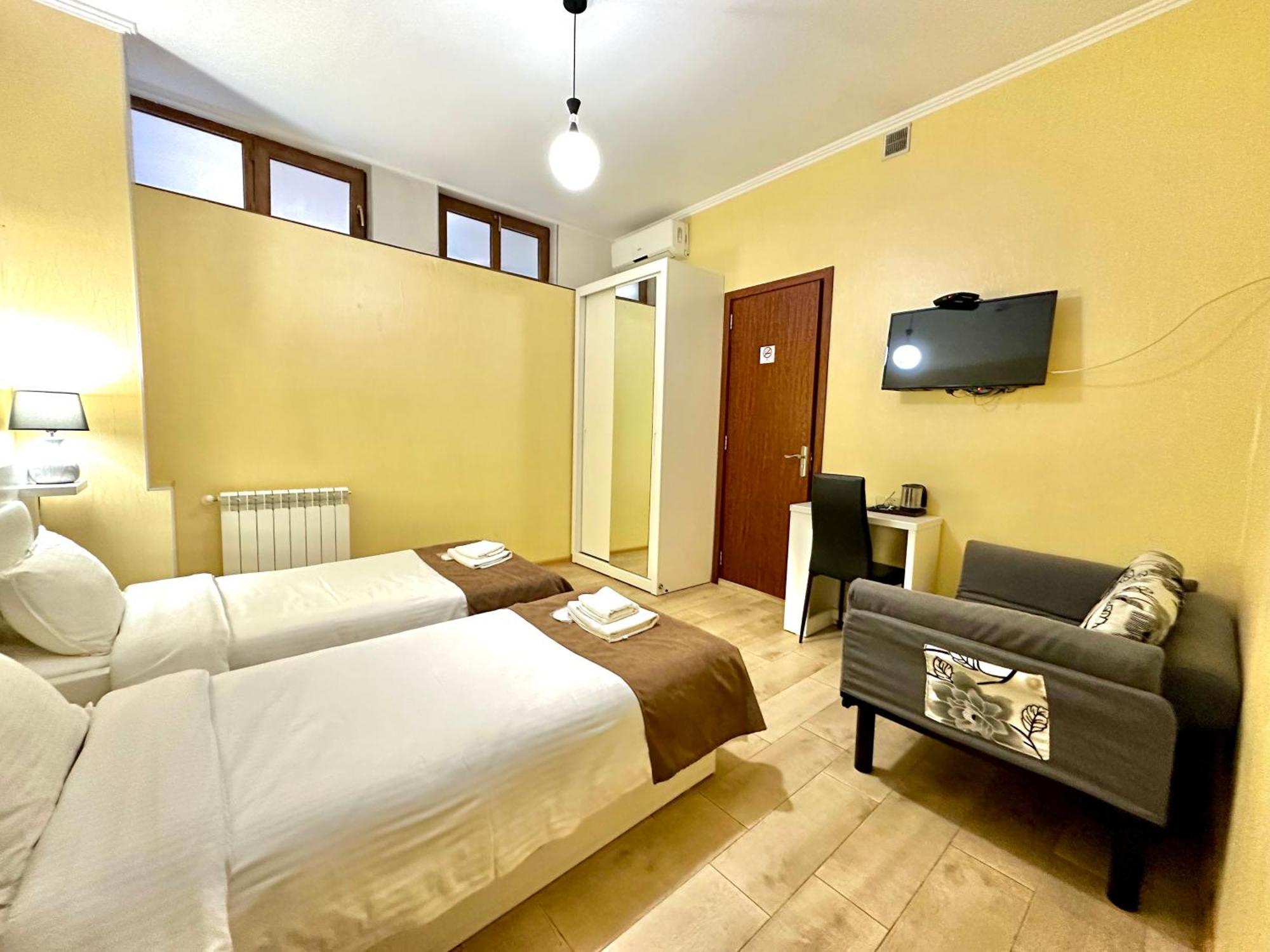 Hotel Four Brothers Tbilisi Bagian luar foto