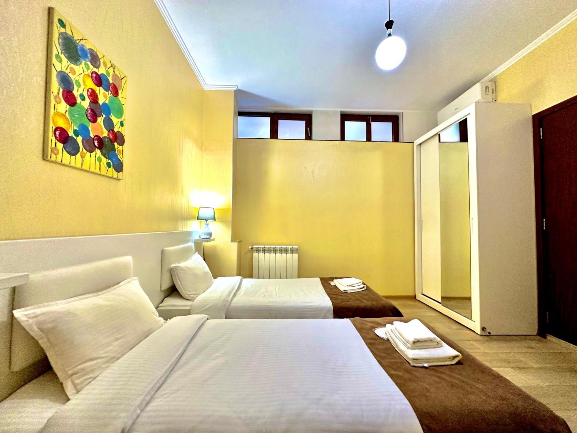 Hotel Four Brothers Tbilisi Bagian luar foto
