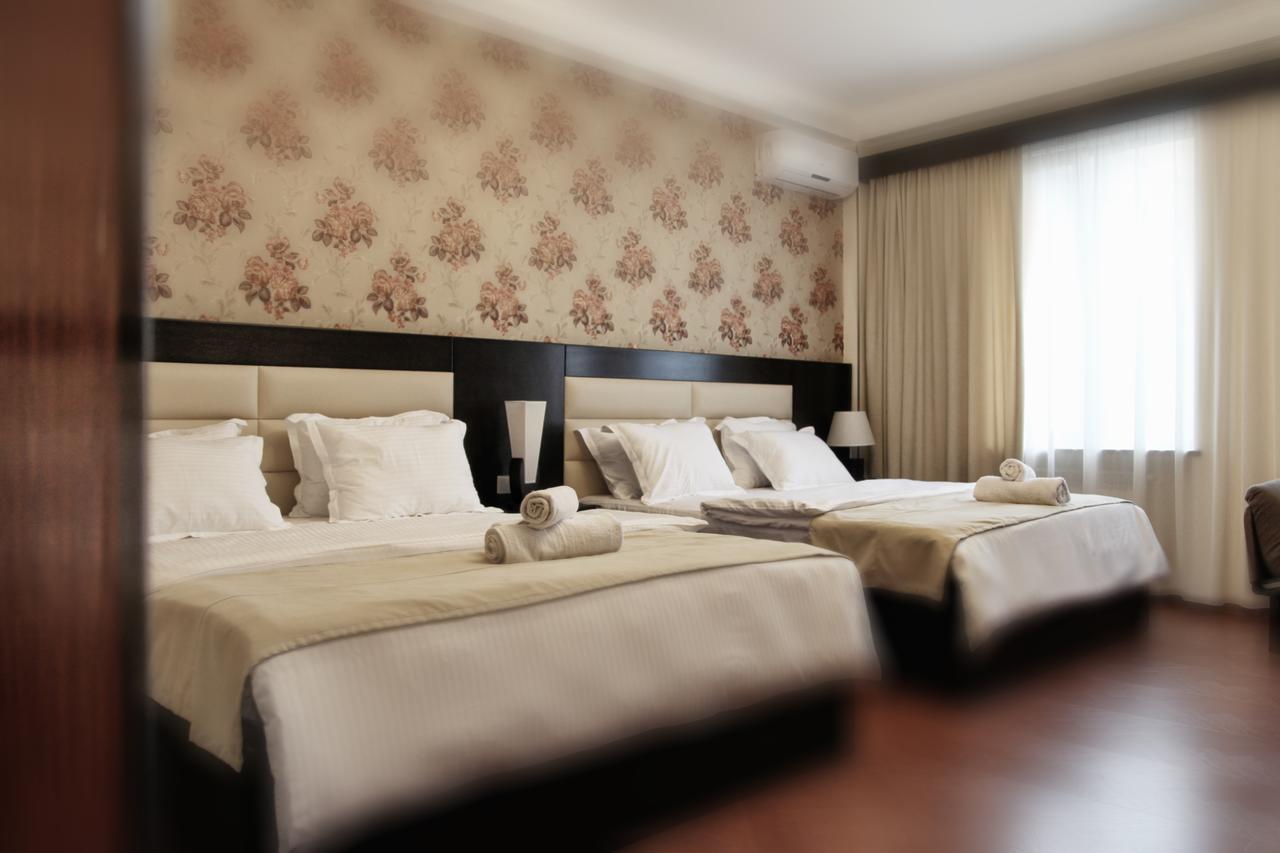 Hotel Four Brothers Tbilisi Bagian luar foto