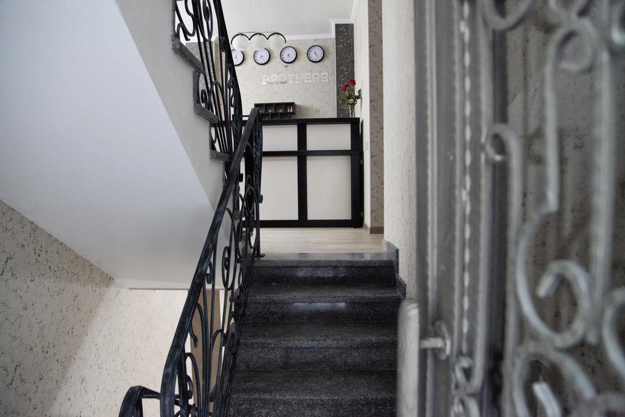 Hotel Four Brothers Tbilisi Bagian luar foto