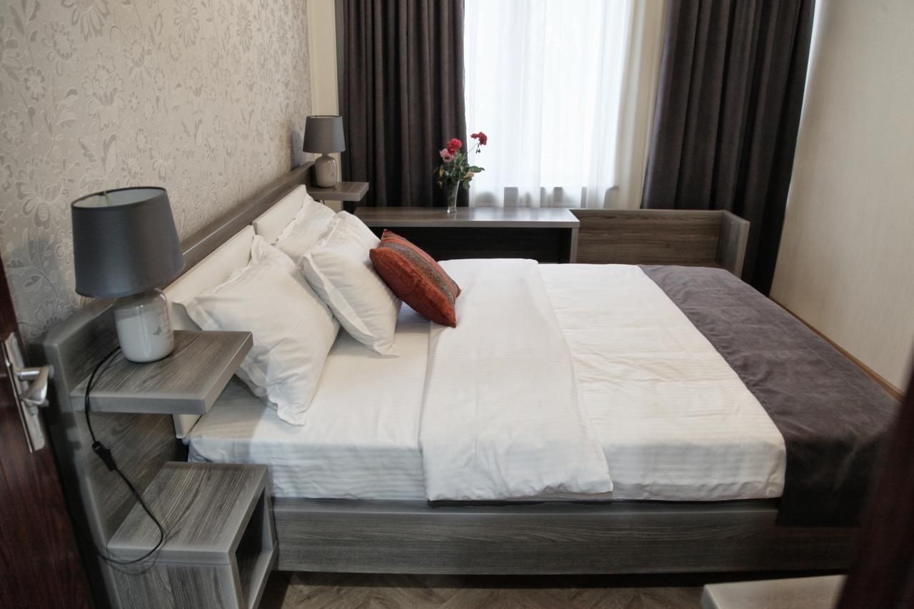 Hotel Four Brothers Tbilisi Bagian luar foto