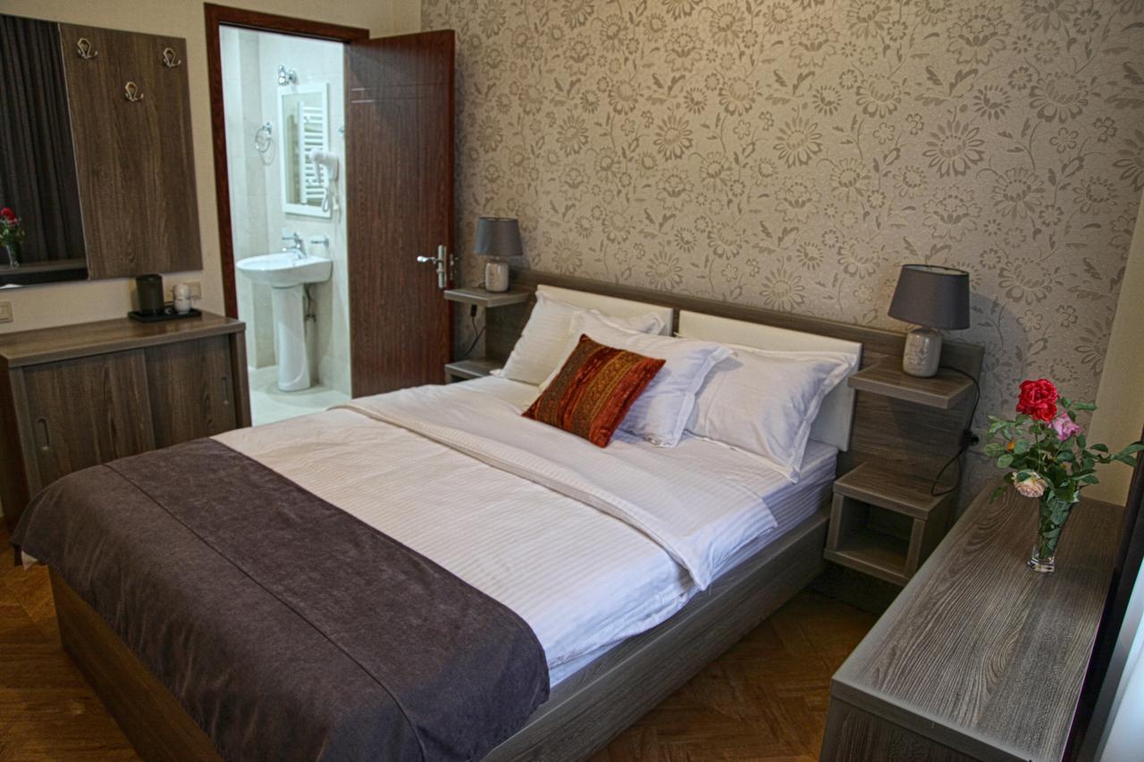 Hotel Four Brothers Tbilisi Bagian luar foto