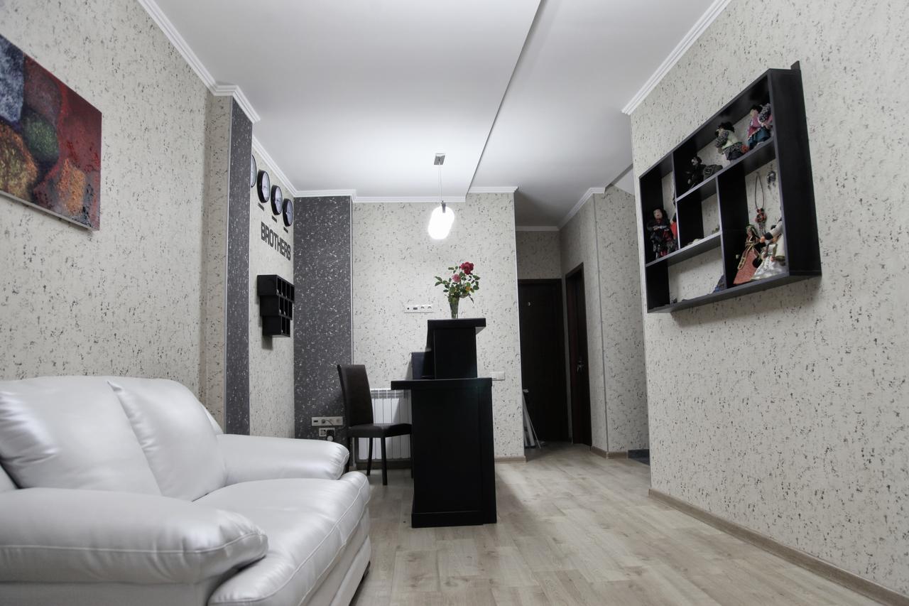 Hotel Four Brothers Tbilisi Bagian luar foto