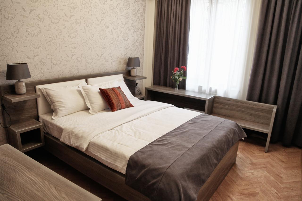 Hotel Four Brothers Tbilisi Bagian luar foto