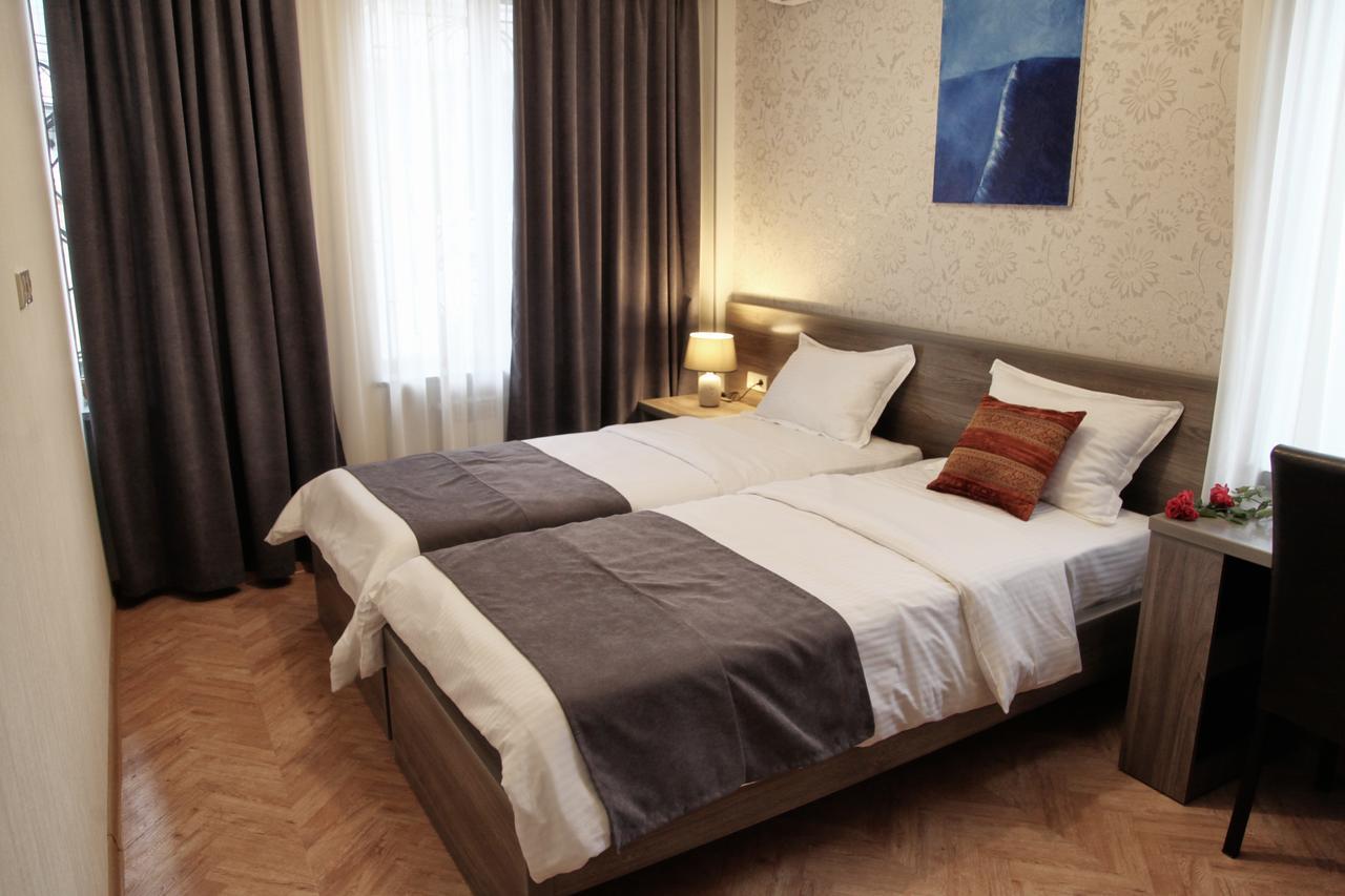 Hotel Four Brothers Tbilisi Bagian luar foto