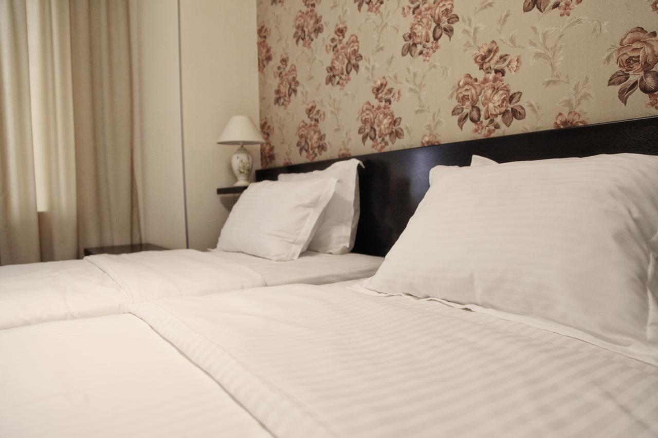 Hotel Four Brothers Tbilisi Bagian luar foto