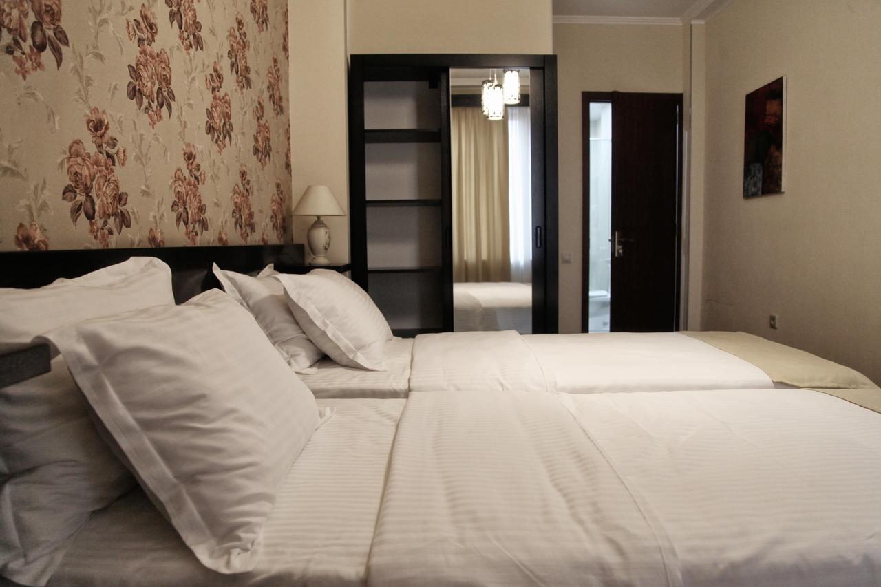 Hotel Four Brothers Tbilisi Bagian luar foto