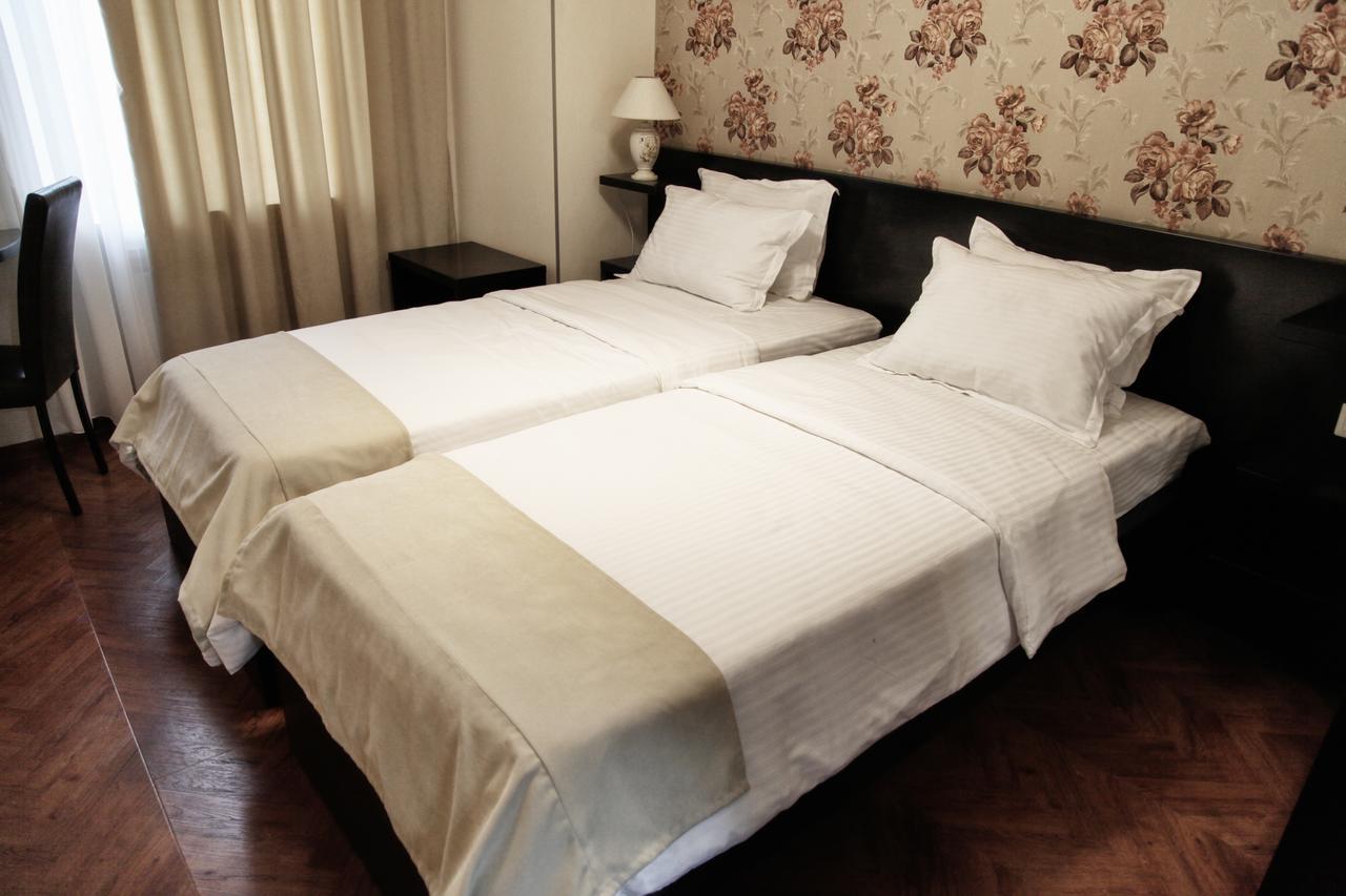 Hotel Four Brothers Tbilisi Bagian luar foto