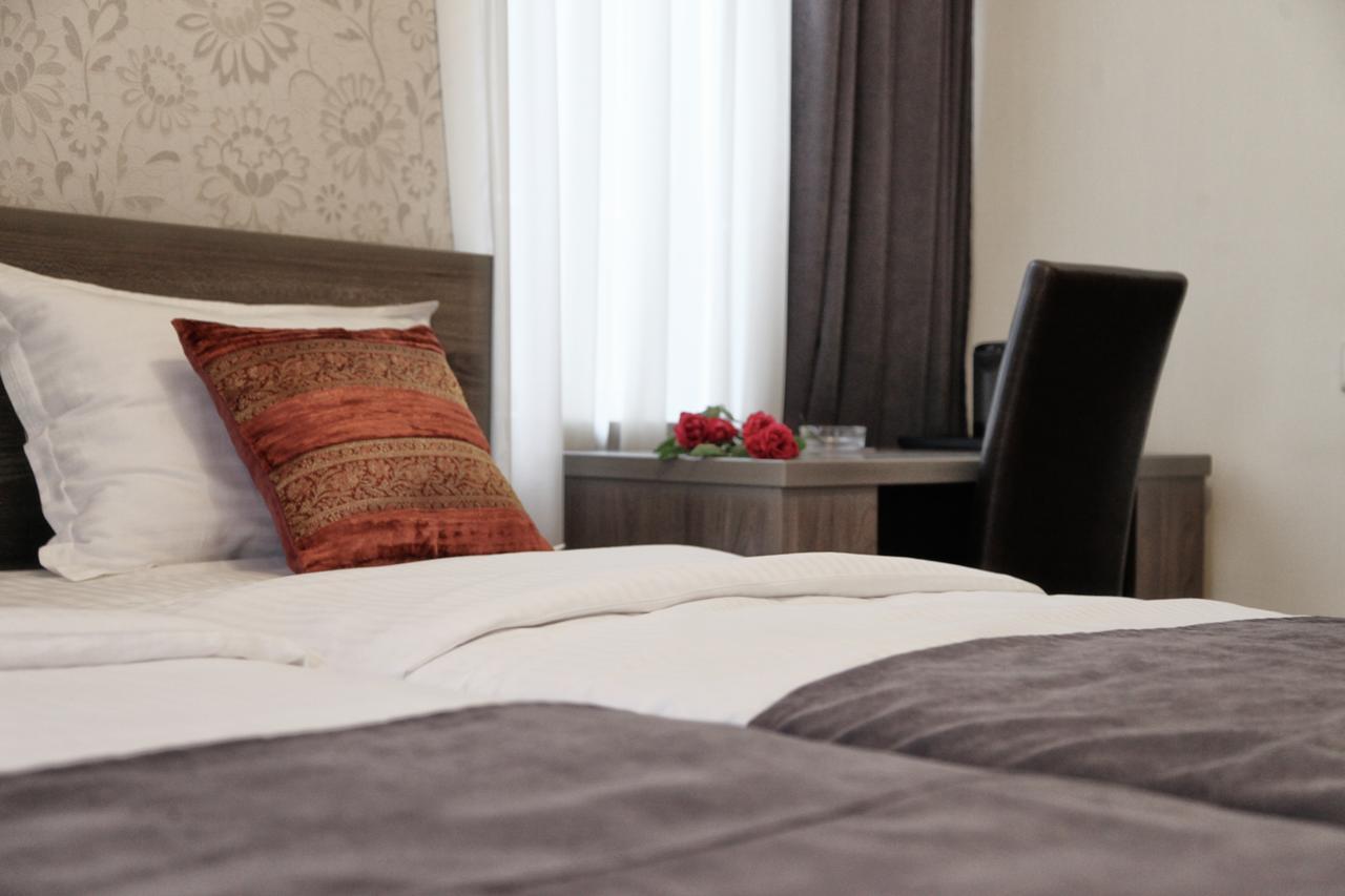 Hotel Four Brothers Tbilisi Bagian luar foto